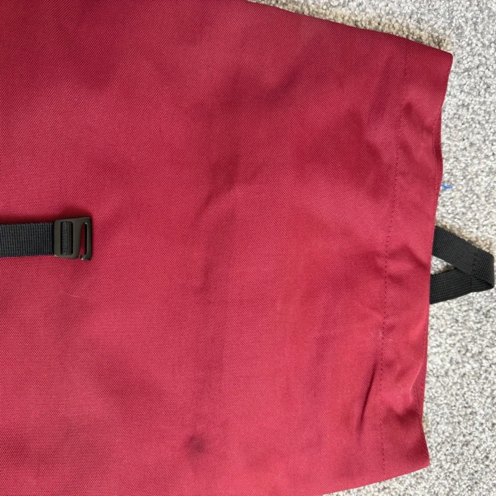 On Running‎ ambassador Roll Top Backpack Burgundy adjustable strap